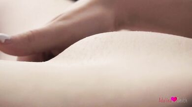 Slow-motion pussy shaving and teasing her mound raw
