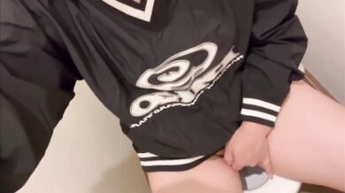 Asian solo masturbation wants big cock fucked immediately in hotel