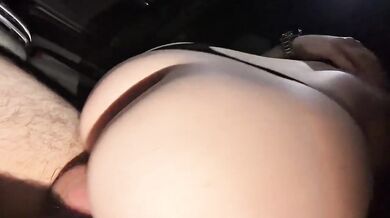 Hard doggystyle in the car ruined her perfect teen ass with creamy pussy