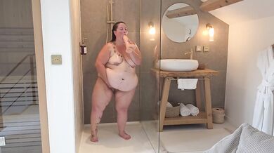 I masturbate in the shower with a giant dildo her big ass gushing orgasm