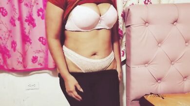 her sweaty buttocks burst out of tight vendor pants in the street