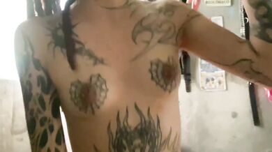 Goth colombian stepsis destroys me with her tiny feet then rides me raw