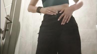 girl masturbating in the night club amateur solo