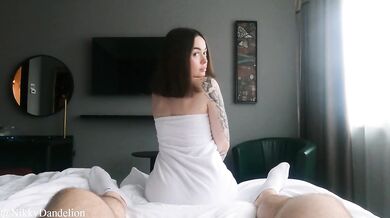 Invited a beautiful bitch to the hotel and fucked in a tight pussy before cleaning