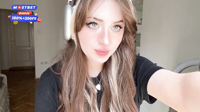Big ass Tinder teen Egirl had her 1st NP and masturbates for you. FaceTime call