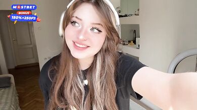 Big ass Tinder teen Egirl had her 1st NP and masturbates for you. FaceTime call