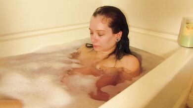 Oily amateur bubbles bath ass tits solo pierced nipple massage