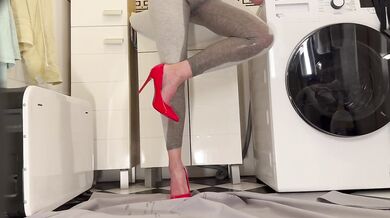 Milf leggins soak through as desperation forces pee gush down red heels