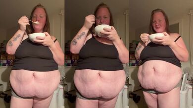 BBW feast on a bowl of cereal messy feeding time