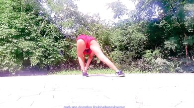 Public biker babe gets stuffed in nyc park yoga session