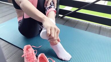 White socks footjob milf milf cum on gym workout till pussy destroyed