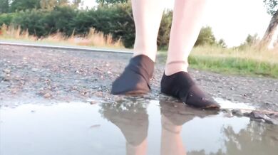 Light-colored tights ruined by beach puddles