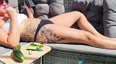 Oh my I wished that cucumber was me fucking her raw