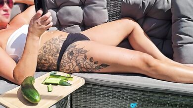 Oh my I wished that cucumber was me fucking her raw