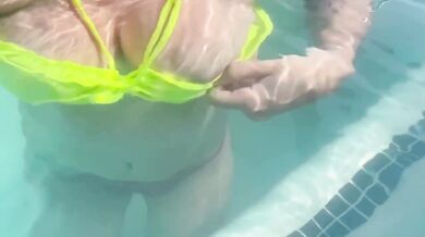 Sexy Italian Milf Artemisia flashes her juicy big tits in public pool water
