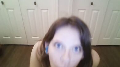 Blue eyes blowjob to relax thick thighs and big tits