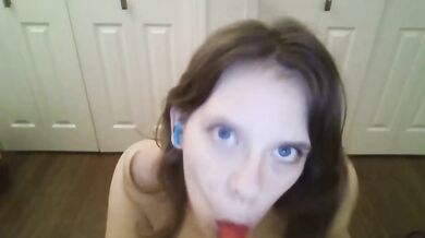 Blue eyes blowjob to relax thick thighs and big tits