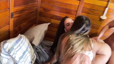 Amiga da Faculdade Faz OrgIA 2 Pega Todos na Orgia de Troca de Casais Real