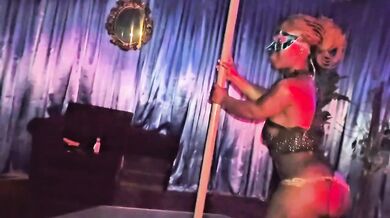 Midget hottie bounces on BBC like a pogo stick ebony ride