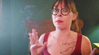 Smoking milf lips ruined with teeth and lipstick fetish
