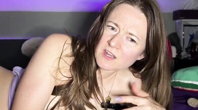 Big ass milf solo squirt clit sucker fucks herself till gushing orgasm