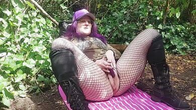 Naughty milf fingers herself in the forest till her pussy drips dirty talk