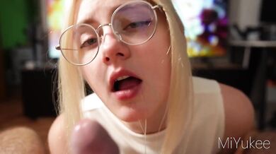 Blonde best friend got back from a date and gave me a taste of her lipstick covered pussy cum