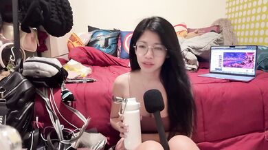 Wang Yu Tong's untamed tits leak through clothes