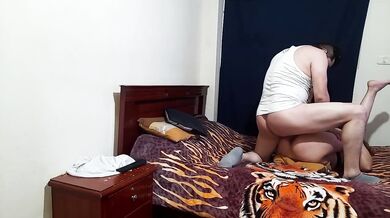 Latina venezuelana destroza con su culona y mamada en casa