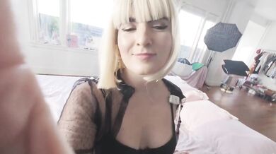 Big ass blonde destroys best friend’s muscular brother in brutal homemade blowjob