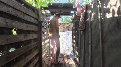 Outdoor shower couple ruined by greedy mouths cumming in the backyard