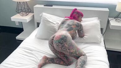 Tiger Lilly destroys Pornstar Slayer with her wet thick pussy POV
