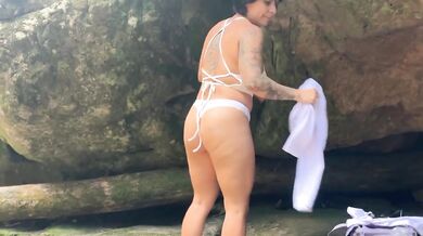 Milf masturbates hard outside her house