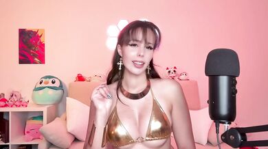 Latina mommy asmr slathered my dick with oil while moaning dirty Spanish