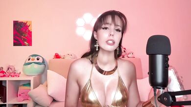 Latina mommy asmr slathered my dick with oil while moaning dirty Spanish