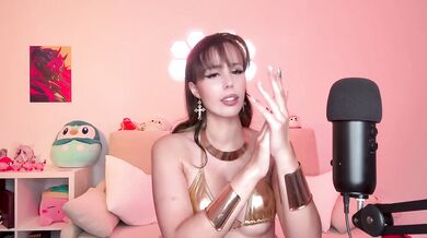 Latina mommy asmr slathered my dick with oil while moaning dirty Spanish