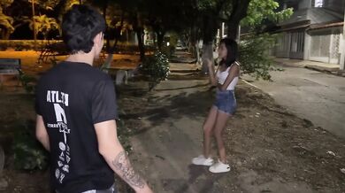 Sola en el parque streamer me lleva a su casa y me da duro con su polla de toro mientras me chupo su leche caliente