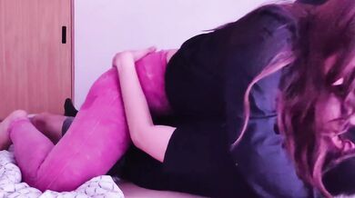 Those leggings got my ass shaking I lasted 10 seconds flat