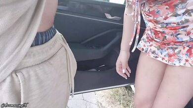 Married slut gets ass fucked in dirty car by cheating cock