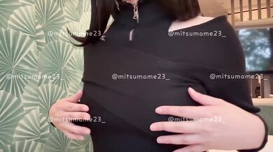 Japanese squirt queen gushes thick cream on her face huge wet orgasm