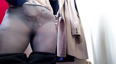Stepmom's Fitting Room Flashing Her Big Ass With Pantyhose