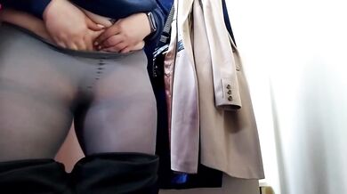 Stepmom's Fitting Room Flashing Her Big Ass With Pantyhose