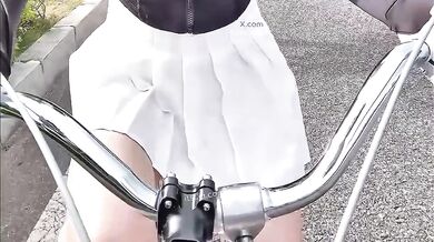 Bicycle Vibrator destroys my pussy on the open road