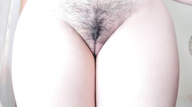 Fat assed camgirl gushes wet and wild for daddy