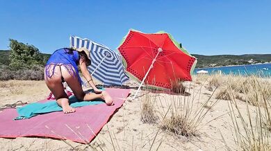 Voyeur on Beach Girl Gets Gaped Pissing with Butt Plug Exposing in Public