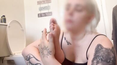 British milf worships feet then gushes with cum countdown