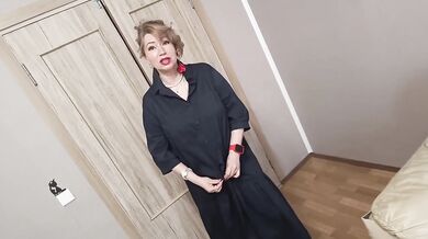 Mature lady destroys her tight ass with a dildo and anal plug while slutty face gushes