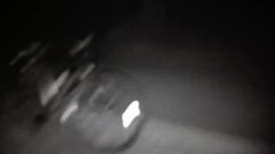 Cogiendo en el monte hasta una mamada violenta MILF amateur