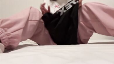 Forgot his pants college girl masturbates with his stink while alone
