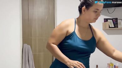 Follando duro a la criada de mi jefe antes de salir